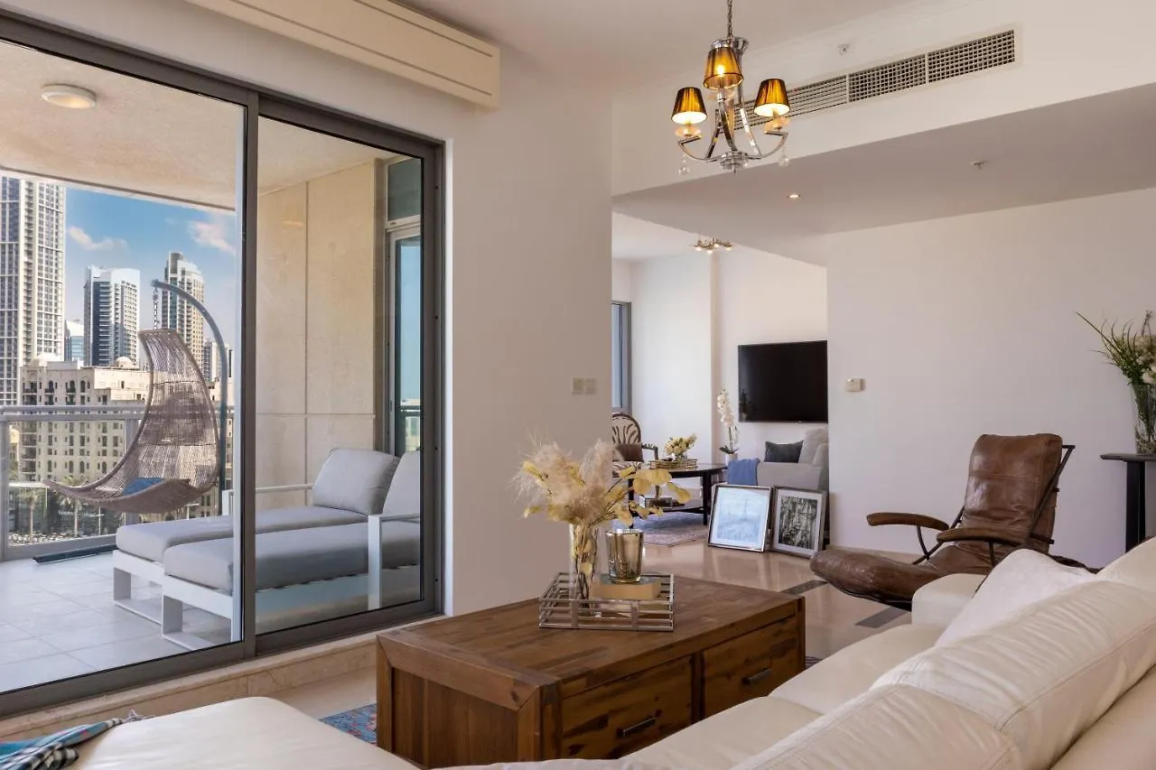 Gorgeous 3-Bed With Burj Khalifa & Dancing Fountain Views Apartment Dubai