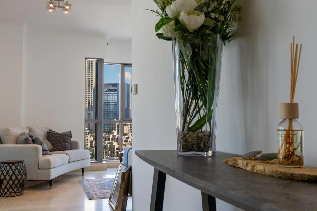 Gorgeous 3-Bed With Burj Khalifa & Dancing Fountain Views Apartment Dubai